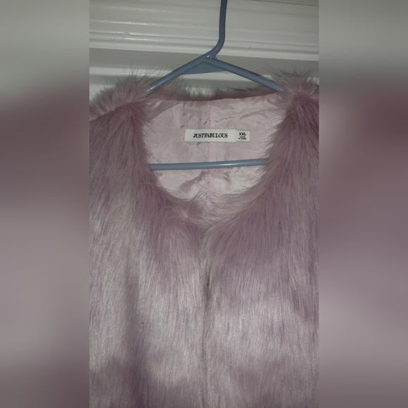 JustFab Faux Fur Vest - Picture 2 of 8